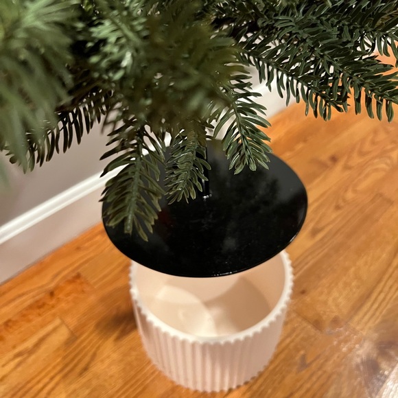 Victoria’s Secret Christmas display tree - Picture 7 of 9